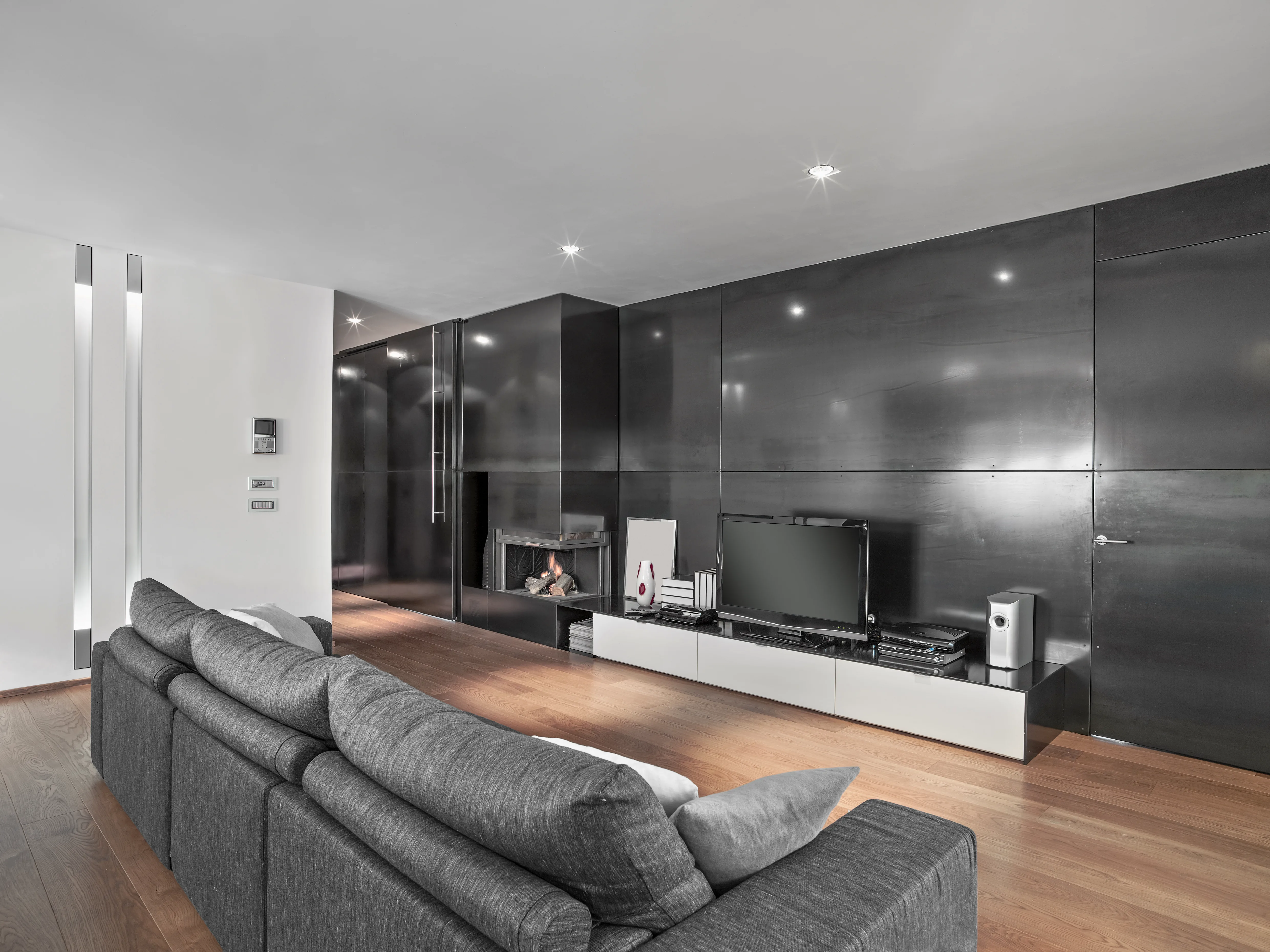 Salón moderno reformado con eficiencia energética