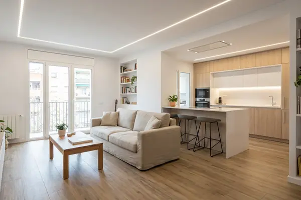 Salón reformado con diseño moderno en Mollet del Vallès